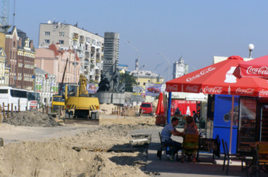 7 августа 2012, 16:50 Переглядів:   Реконструкція Поштової площі не злякала туристів
