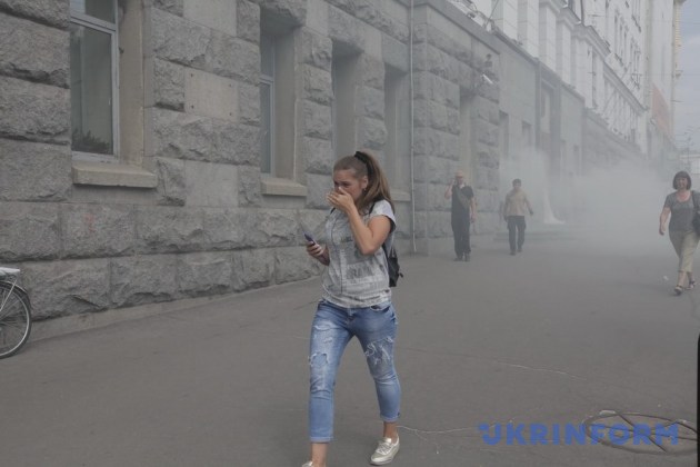 Невідомі розпорошили газ на другому поверсі будівлі Харківської міськради, де в сесійній залі проходить чергова сесія міськради