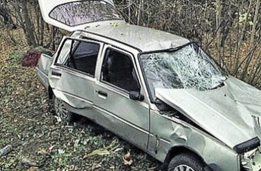 11 грудня 2013, 14:46 Переглядів:   Нещаслива Таврія: постраждала мати водія, яка сиділа поруч