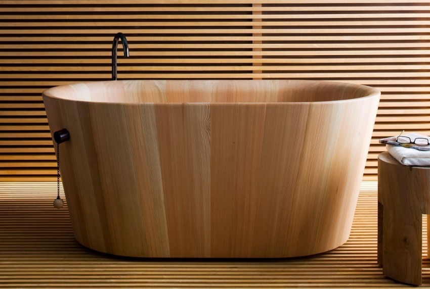 Габарити ванних кімнат, в яких встановлюються такі конструкції, значно перевищують стандартні показники