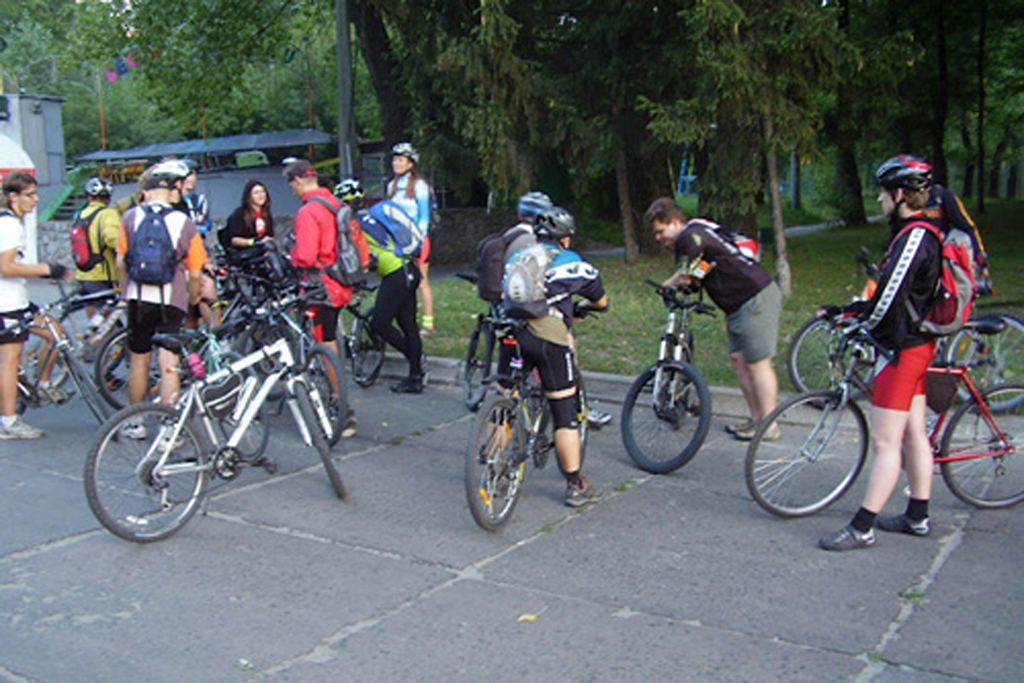 Асоціація велосипедистів Києва виступає проти будівництва велодоріжки на Трухановому острові
