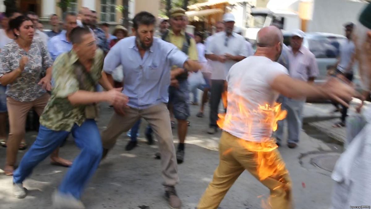Перед підпалом чоловік заявив, що здійснює акт самоспалення на знак протесту проти свавілля влади