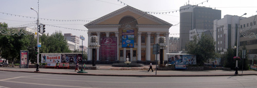 Раптом кінці міста розташувався один з Центрів російської кінематографії, кінотеатр Родина