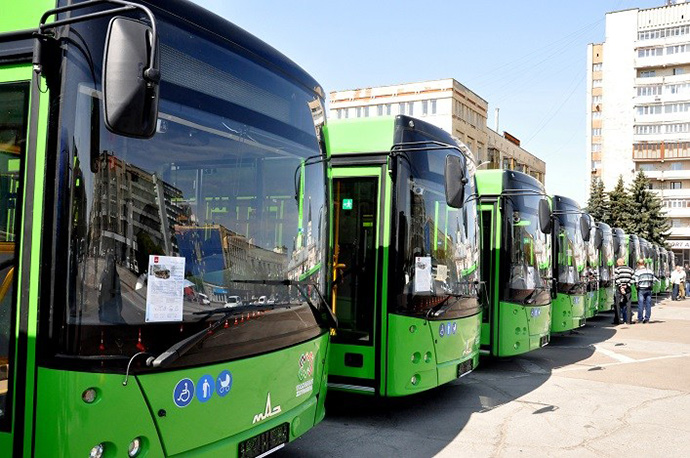 В общем городу нужно около 140 автобусов, чтобы обслуживать основные маршруты
