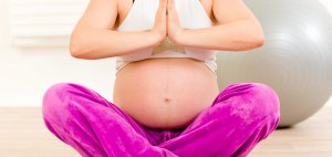 Побачивши на домашньому тісті для визначення вагітності 2 смужки, більшість жінок відчують справжнє щастя